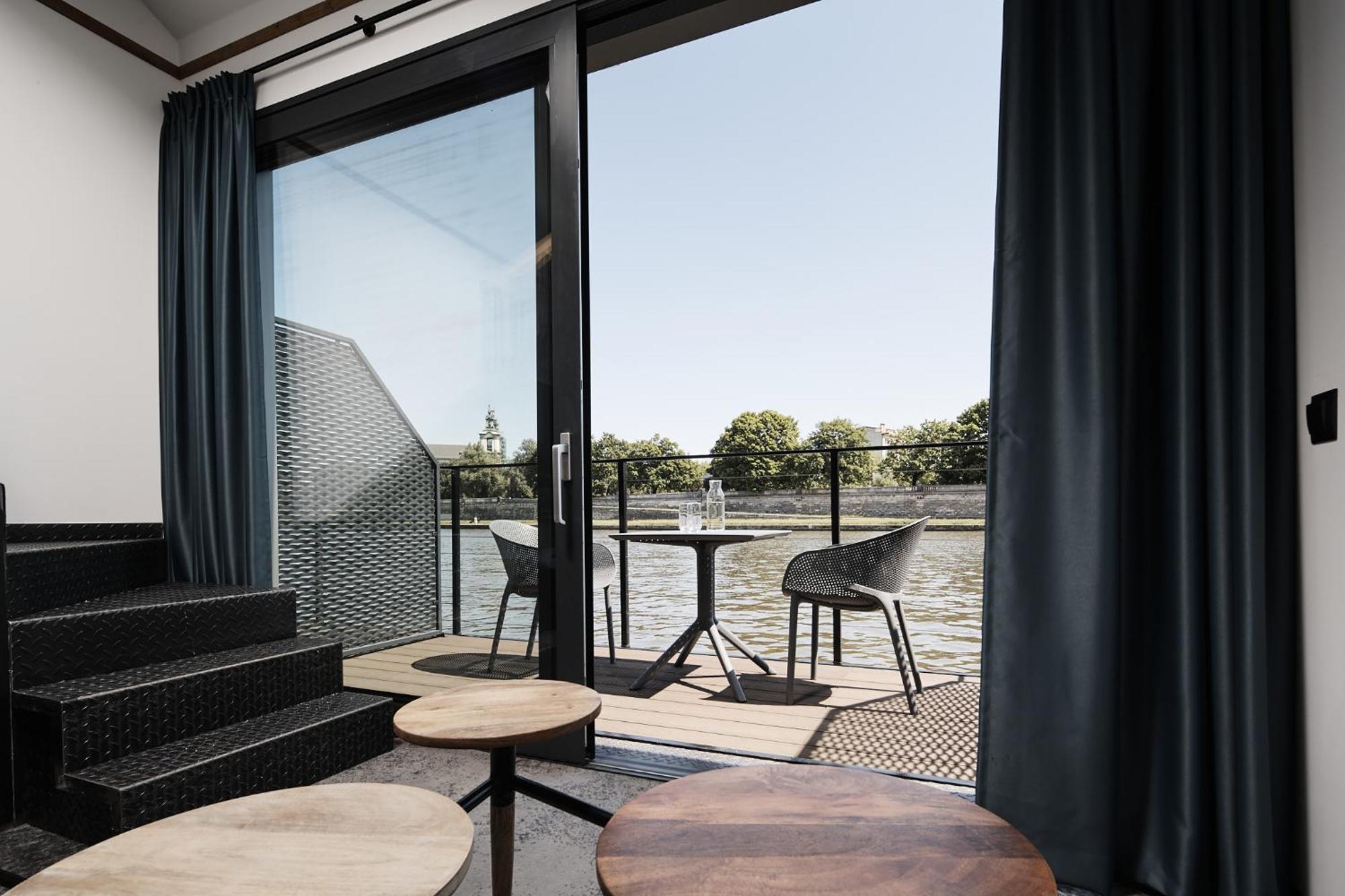 New Port - Premium Floating Aparthotel Cracóvia Exterior foto